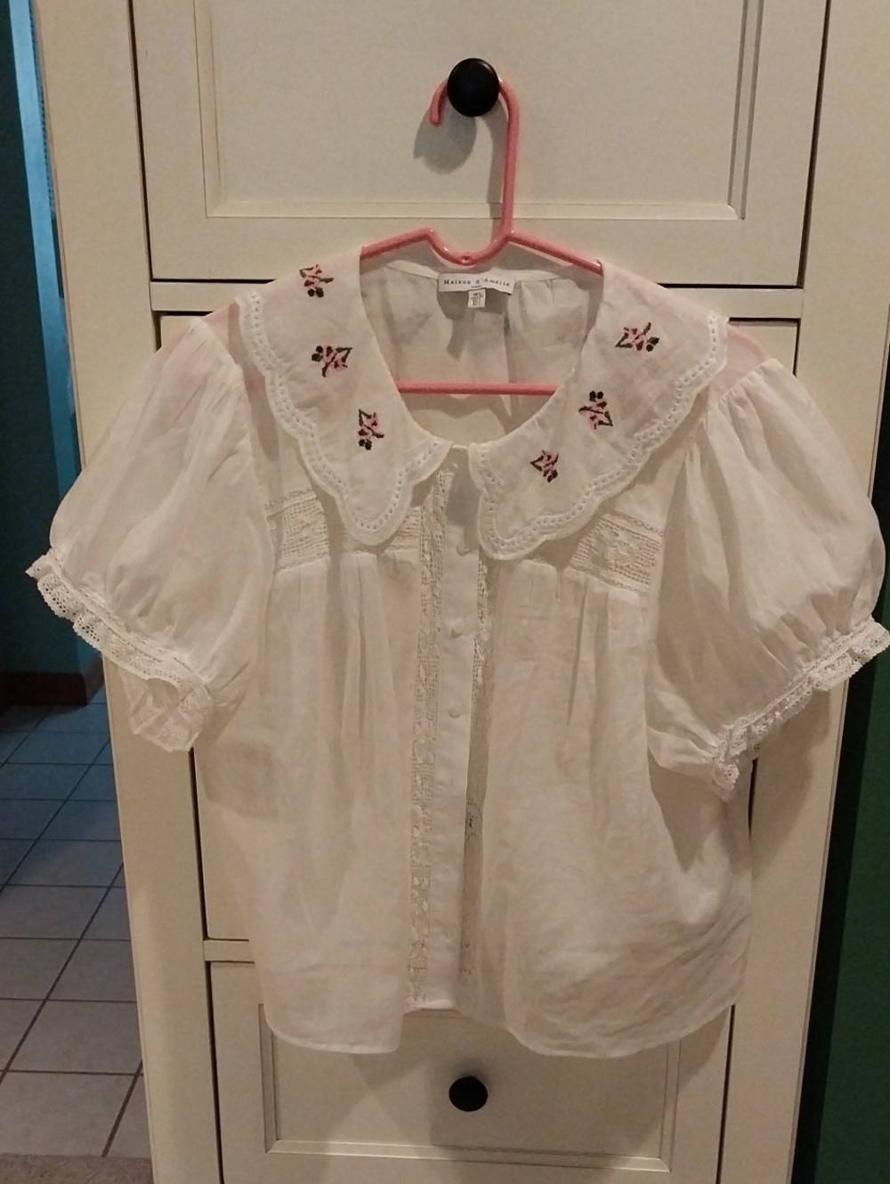 White Embroidered Peter Pan Collar Ladies' Top